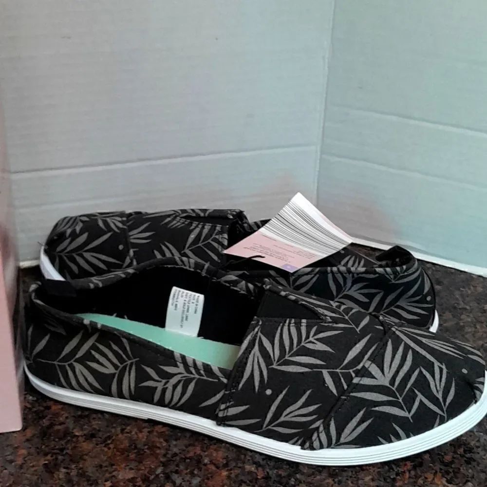 Serra Canvas Slip -Ons...SIZE 8 ...New..